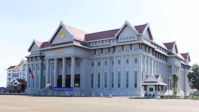 Nhà Quốc hội Lào có tổng trị giá hơn 112 triệu USD, &nbsp;đây là quà tặng của Đảng, Nhà nước và nhân dân Việt Nam tặng Đảng, Nhà nước và nhân dân Lào.