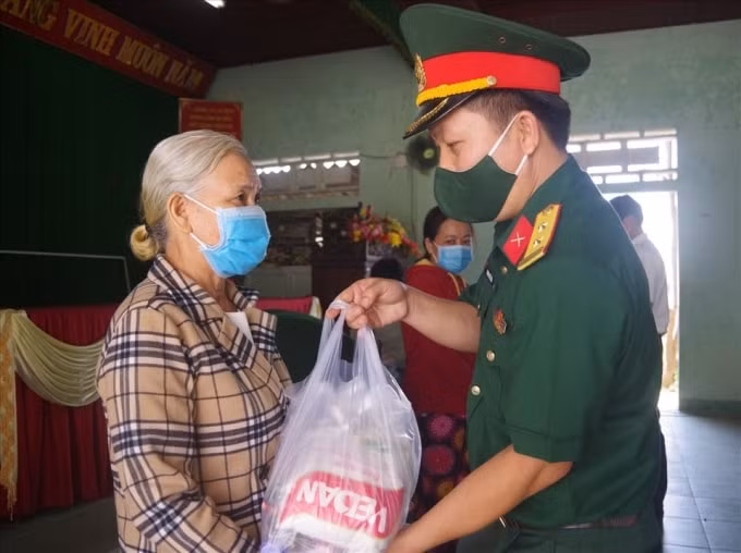 Thường xuyên rà soát, cập nhật, không bỏ sót đối tượng cần cứu trợ, không để ai bị thiếu đói.