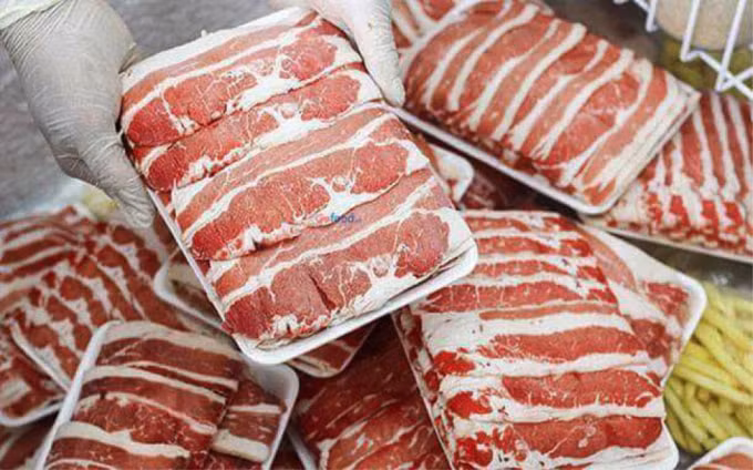 Thực phẩm đông lạnh được bán tràn lan trên các trang mạng xã hội và các sàn thương mại điện tử. Ảnh: Diệp Linh.