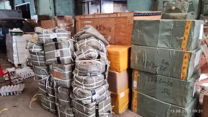 Cục Quản lý thị trường TP.HCM tiến hành tạm giữ toàn bộ số hàng hóa.