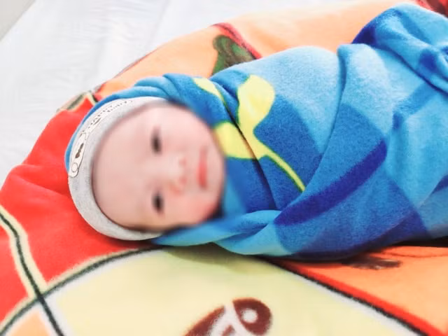 Bé trai con sản phụ B. chào đời với cân nặng 3,3kg. Ảnh: kinhtedothi