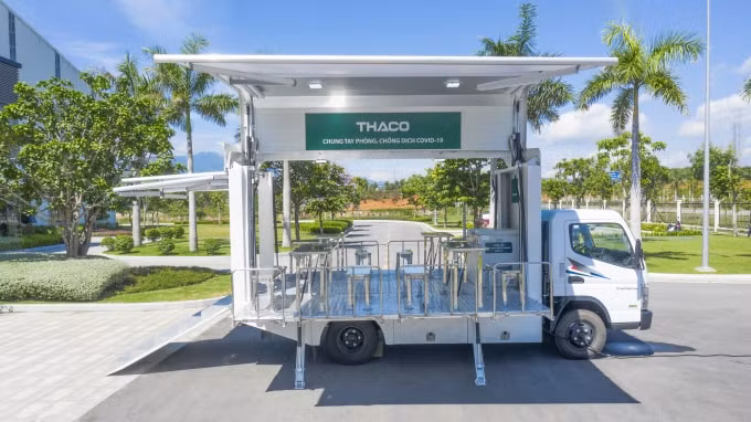 Đây là một trong một trong chiếc xe tiêm chủng vắc-xin lưu động được THACO hoàn thành lắp ráp.