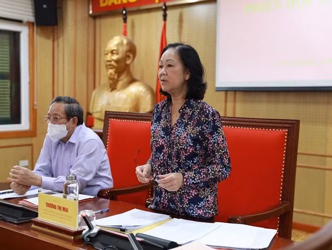 Ủy viên Bộ Chính trị, Bí thư Trung ương Đảng, Trưởng Ban Tổ chức Trung ương Trương Thị Mai phát biểu tại phiên họp.