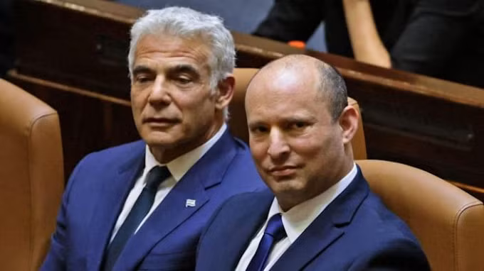 Thủ tướng Israel Naftali Bennett (phải). Ảnh: GI