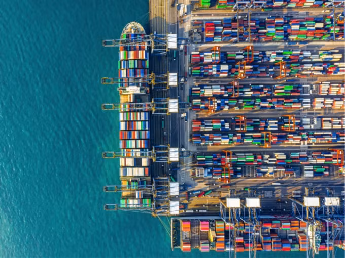 Nhà ga Mai Sơn ở cảng Ninh Ba nơi tất cả các dịch vụ container đi và đến đều bị tạm dừng vào thứ 4 tuần trước sau khi một công nhân bị nhiễm bệnh. Ảnh: Getty Images.