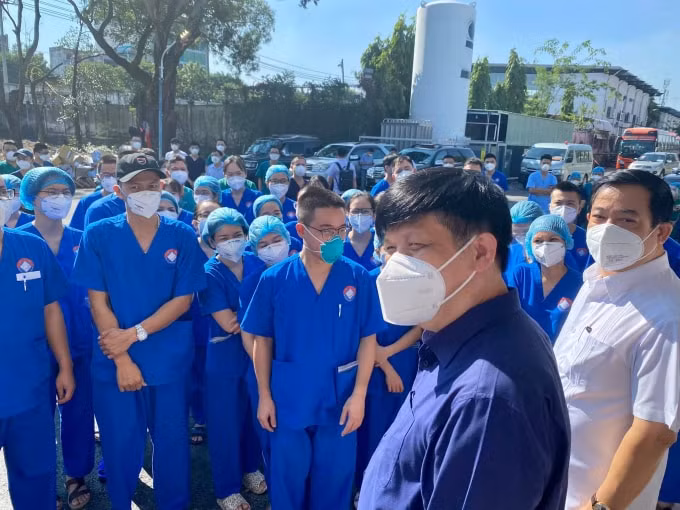 nhung sac mau cua gia tri nhan van hinh 1