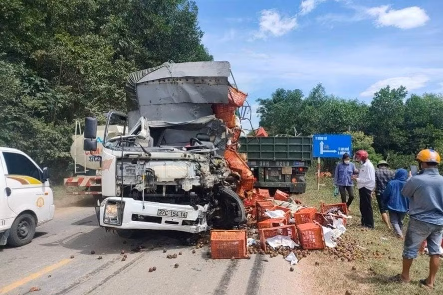 Hình ảnh hiện trường vụ tai nạn giao thông. Ảnh: laodong.vn