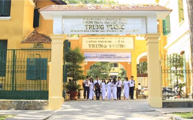Tuyển sinh lớp 10 bằng phương thức xét điểm học bạ được xem là giải pháp tối ưu của TP. HCM trong bối cảnh dịch bệnh căng thẳng.