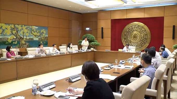 Tổng Thư ký Quốc hội, Chủ nhiệm Văn phòng Quốc hội Bùi Văn Cường phát biểu tại buổi làm việc.