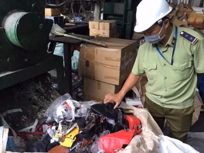 Quản lý thị trường TP. HCM đã phát hiện 210 doanh nghiệp, hộ kinh doanh, kho hàng buôn bán chứa hàng nhập lậu, hàng không có chứng từ hóa đơn. (Ảnh TL)