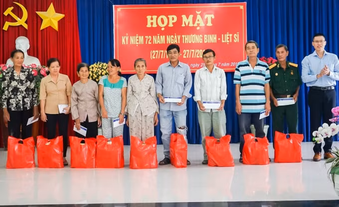 Tập đoàn Tân Hiệp Phát đã nhận phụng dưỡng suốt đời 9 gia đình chính sách và mẹ Việt Nam Anh hùng.