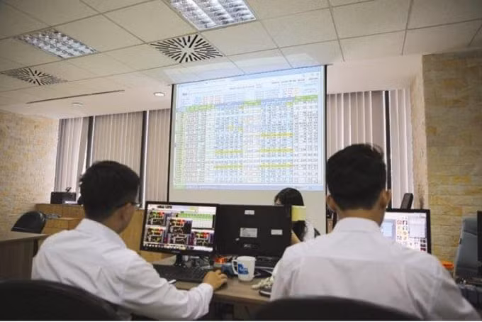 Khi đầu tư về TPDN cần nghiên cứu kỹ về DN.