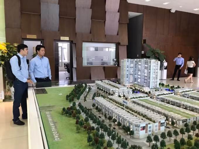 Việc quản lý, xiết chặt giấy phép cũng như các tính chất pháp lý đã khiến cho thị trường căn hộ thứ cấp trầm lắng hơn trong giao dịch.