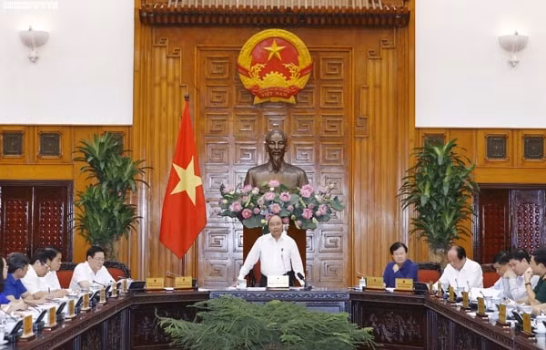 Thủ tướng Chính phủ Nguyễn Xuân Phúc phát biểu chỉ đạo tại cuộc họp. Ảnh: VGP