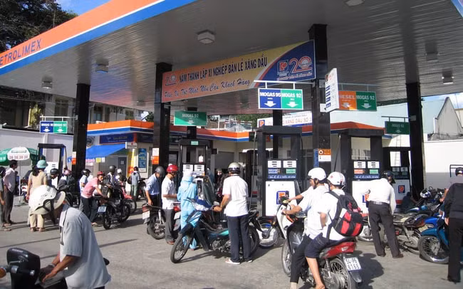 Sẽ công bố công khai các cửa hàng kinh doanh xăng dầu giả, không đạt tiêu chuẩn trên các phương tiện thông tin đại chúng. (Ảnh minh họa)