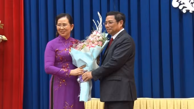 Đồng chí Lê Thị Thủy được điều động, chỉ định tham gia Ban Chấp hành, Ban Thường vụ và giữ chức vụ Bí thư Tỉnh ủy Hà Nam nhiệm kỳ 2015-2020. Ảnh: Đào Phương