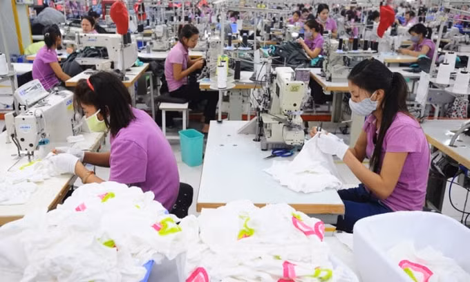Để đạt mục tiêu xuất khẩu cả năm các doanh nghiệp sẽ phải cố gắng rất nhiều để tìm kiếm đơn hàng đảm bảo sản xuất liên tục từ nay đến cuối năm. (Ảnh minh họa)