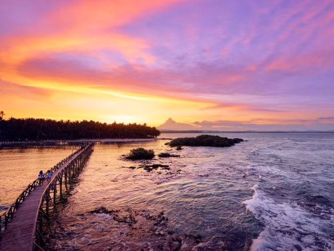 Bãi biển Cloud 9 của đảo Siargao ở Philippines.