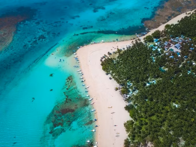Đảo Daku của Siargao ở Philippines.