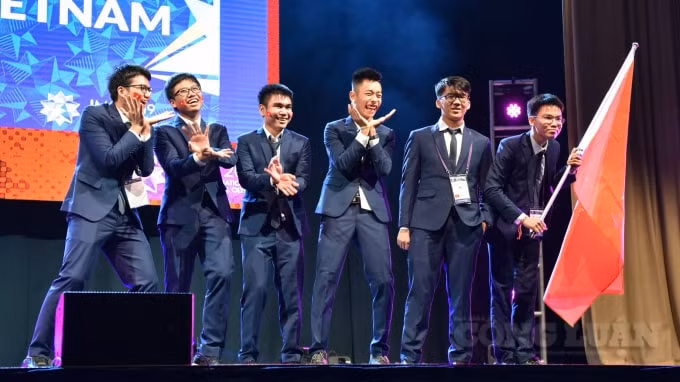 Chân dung 6 học sinh dự thi Olympic Toán Quốc tế năm 2019 đều đoạt giải cao (Ảnh do Bộ GD&ĐT cung cấp)