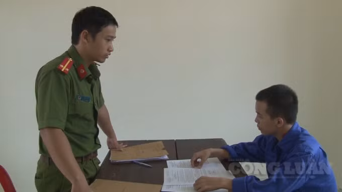 Đối tượng Nghĩa tại cơ quan công an.