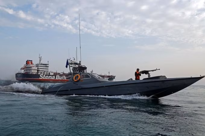 Hình ảnh tàu chở dầu của Anh bị Iran bắt giữ. Ảnh: Reuters