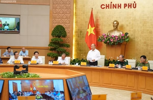 Thủ tướng Nguyễn Xuân Phúc chủ trì Hội nghị trực tuyến toàn quốc sơ kết công tác bảo đảm trật tự an toàn giao thông 6 tháng năm 2019. Ảnh: VGP