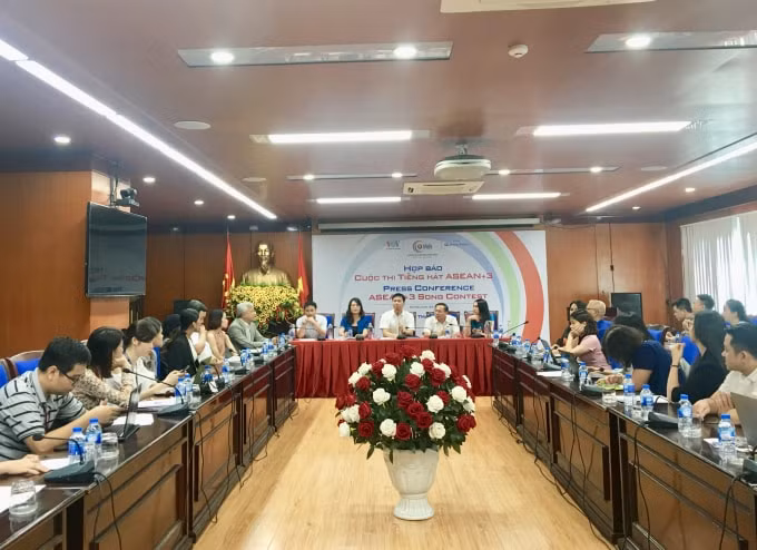 Buổi họp báo có sự góp mặt của nhiều phóng viên đến từ các cơ quan báo chí trung ương và địa phương. Ảnh: Hoàng Huy