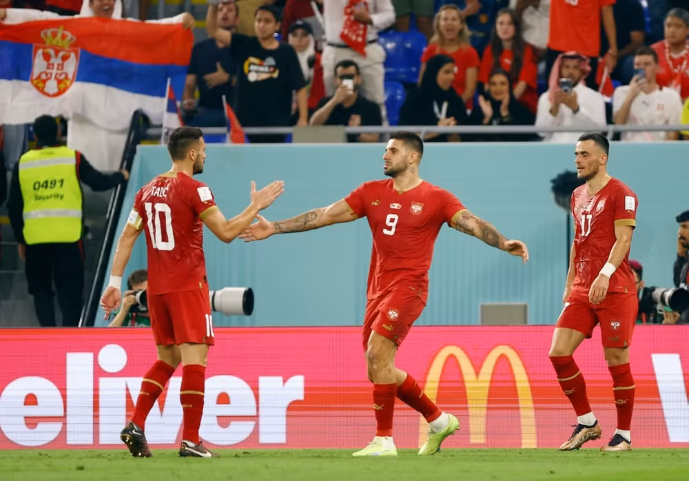 cameroon da bai brazil thuy si vuot qua serbia vao vong 1 8 world cup hinh 1