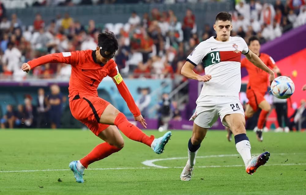 bo dao nha va han quoc dat nhau vao vong 1 8 uruguay ra di tiec nuoi hinh 9