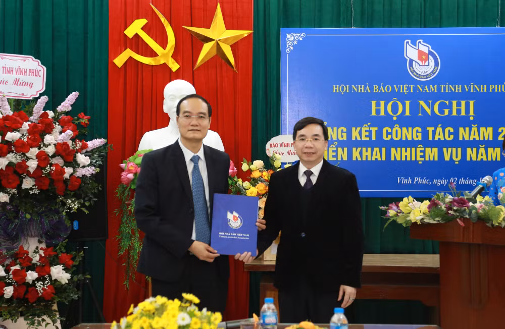 ong nguyen dinh bang giu chuc chu tich hoi nha bao tinh vinh phuc hinh 1