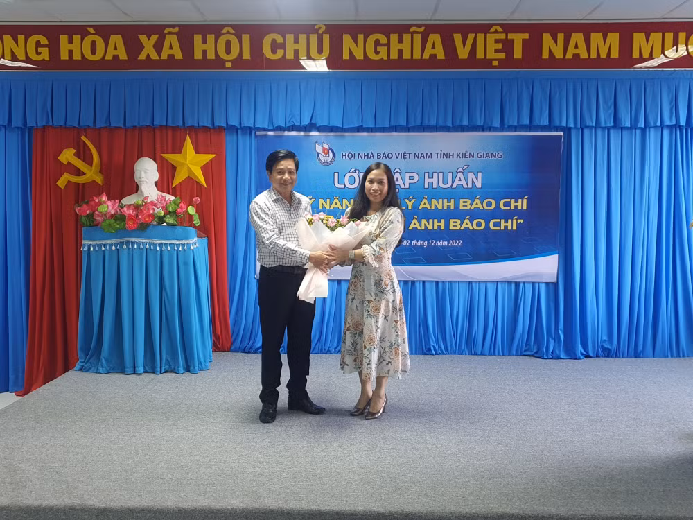 hoi nha bao tinh kien giang tap huan nghiep vu ky nang chup anh va phong su anh bao chi hinh 2