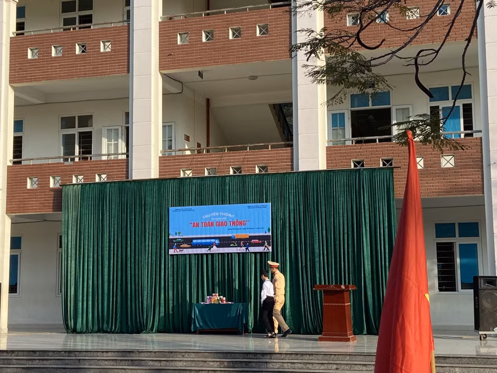 truong thcs dong phuong yen khong ngung doi moi trong cong tac cong tac day va hoc hinh 3
