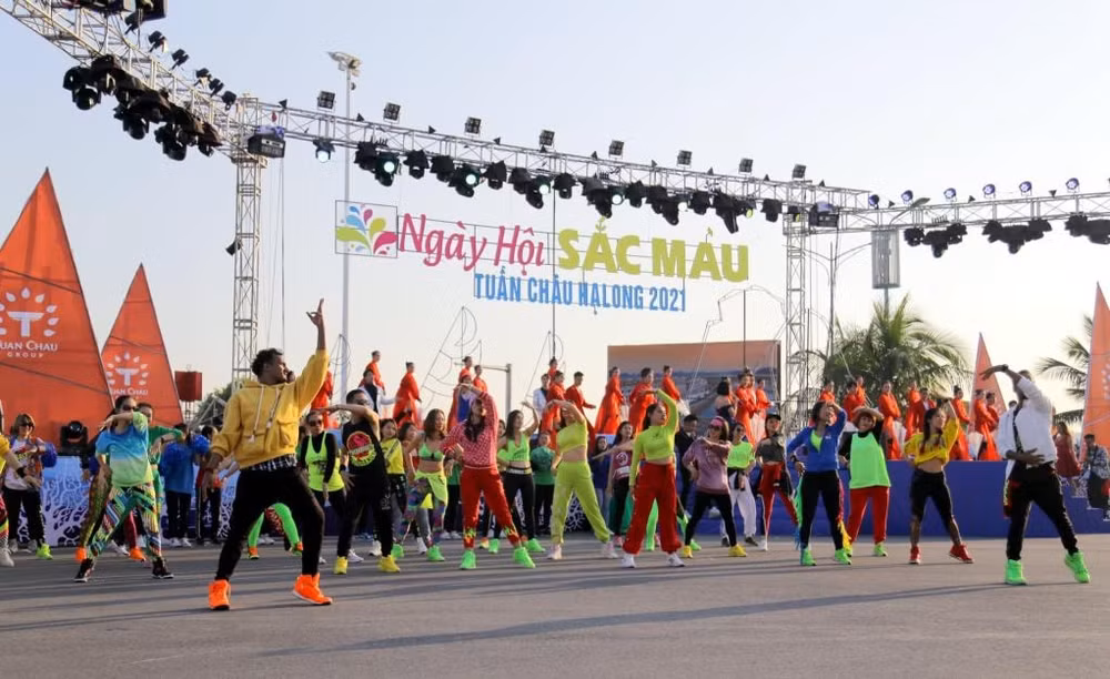 quang ninh lan dau tien su dung san khau di dong tai carnaval mua dong ha long 2022 hinh 1