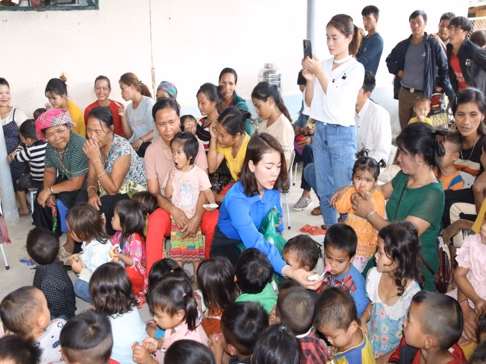 tuoi tre nganh dien trao gui yeu thuong den cac ho ngheo hoc sinh ngheo vuot kho tai lai chau hinh 4