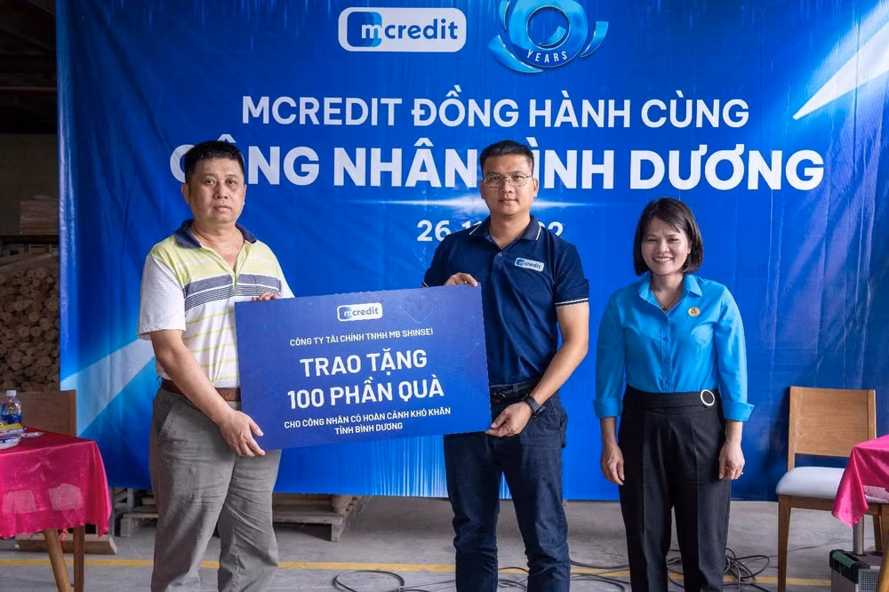 cham lo doi song tinh than cho cong nhan mcredit to chuc dai nhac hoi mien phi hinh 3