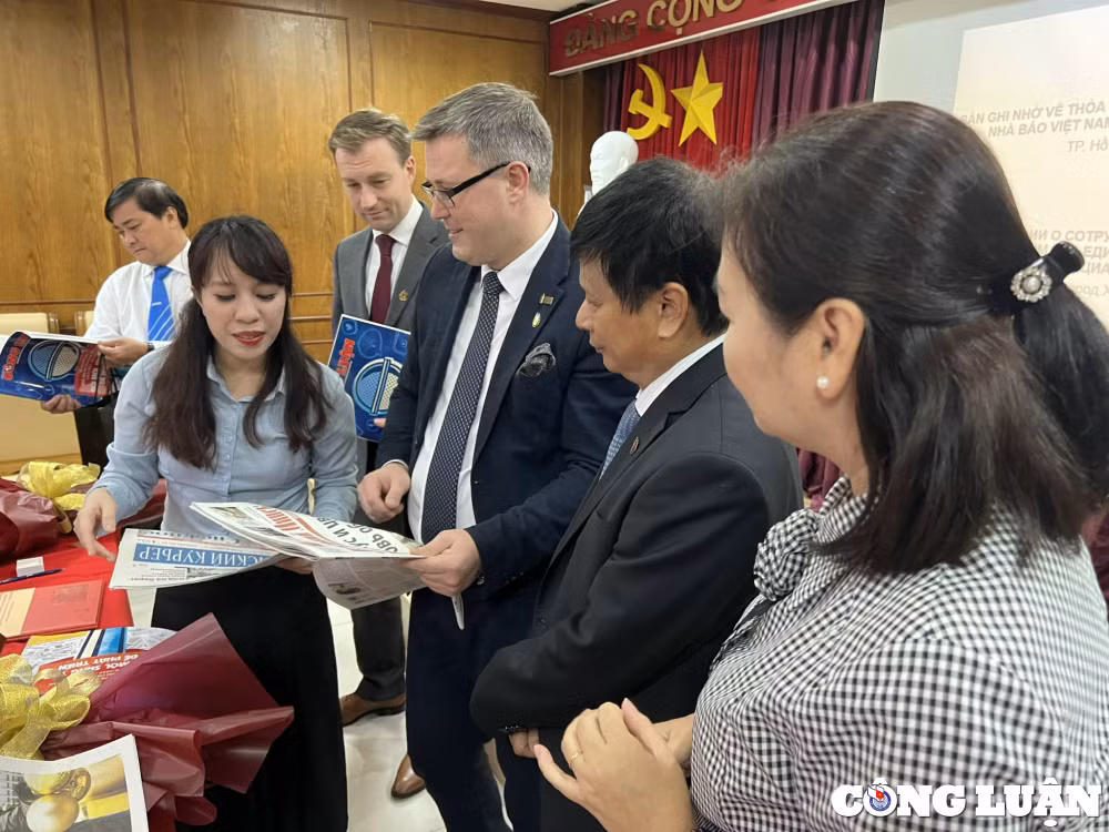 ky ket ghi nho hop tac giua hoi nha bao viet nam va to chuc xa hoi hoi nha bao belarus hinh 2