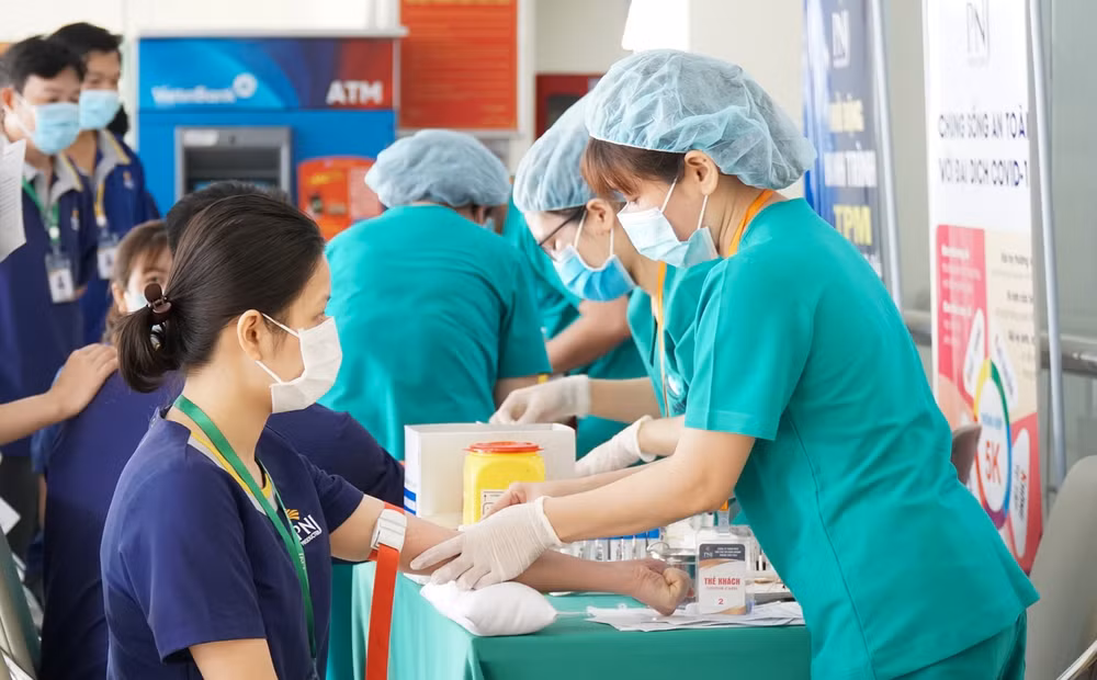 pnj dan dau top 10 doanh nghiep phat trien ben vung 2022 linh vuc thuong mai dich vu hinh 5