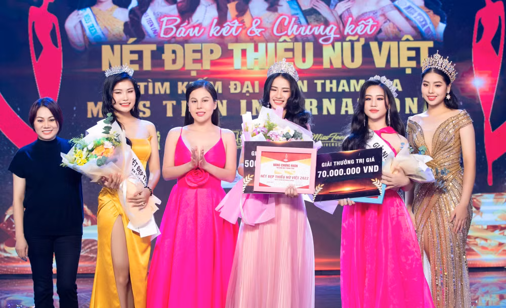 bui vu xuan nghi rang ro trong dem dang quang net dep thieu nu viet 2022 hinh 1