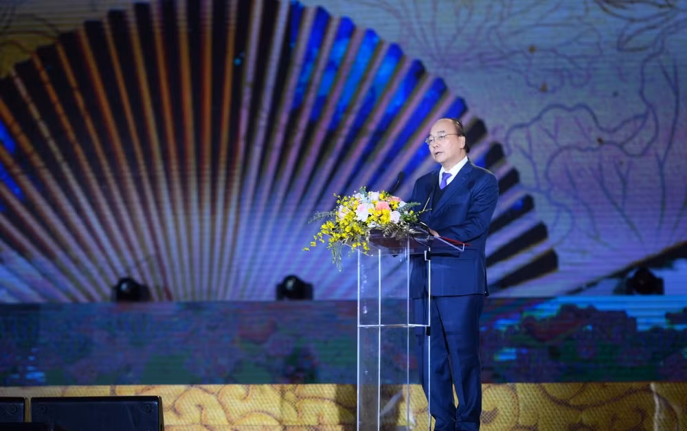 chu tich nuoc vinh danh nu si ho xuan huong cung chinh la ton vinh tri tue nhan van bac ai cua nguoi viet hinh 2