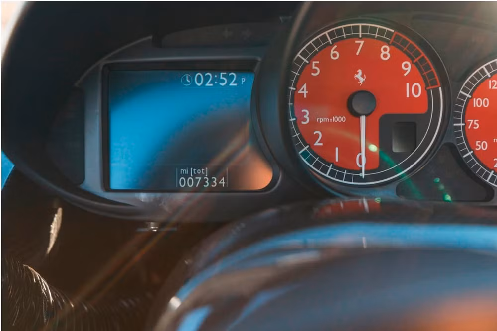 ferrari enzo duoc ban dau gia du kien dat 4 trieu usd hinh 6