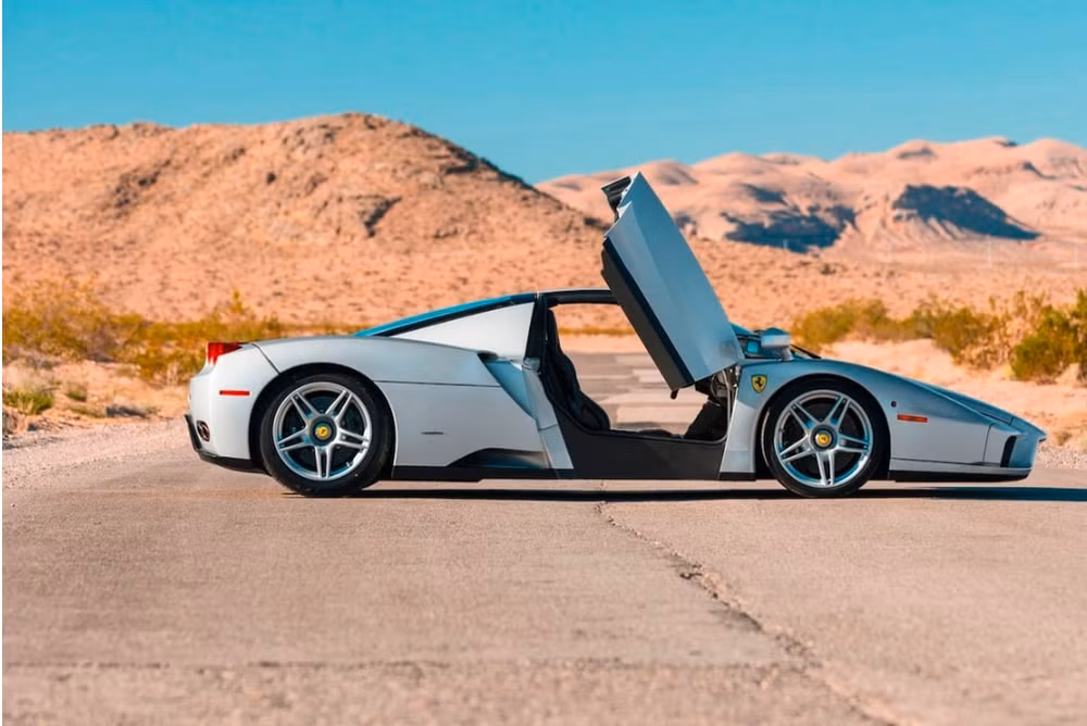 ferrari enzo duoc ban dau gia du kien dat 4 trieu usd hinh 9