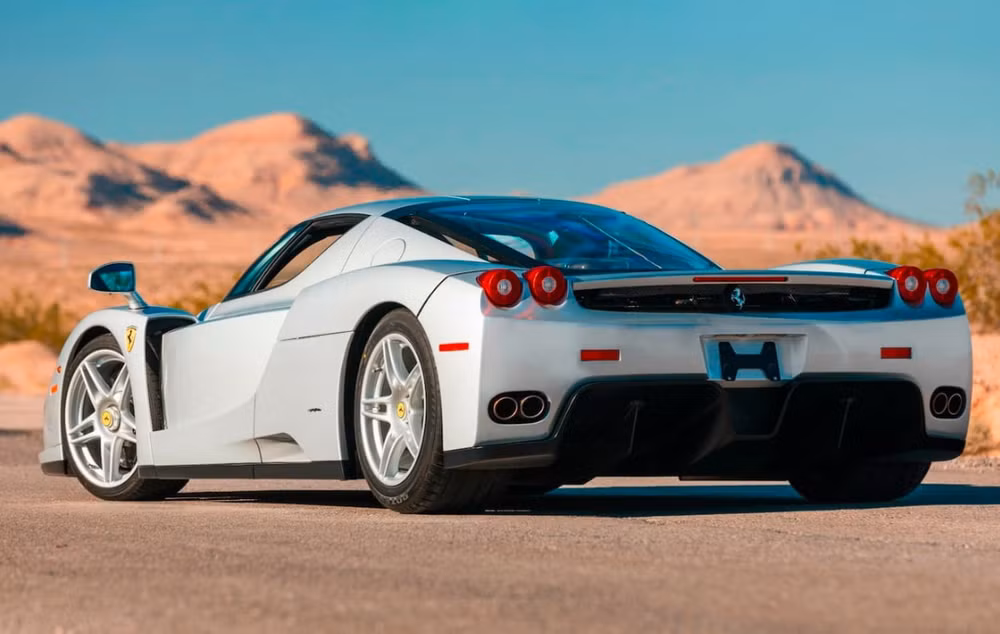 ferrari enzo duoc ban dau gia du kien dat 4 trieu usd hinh 8