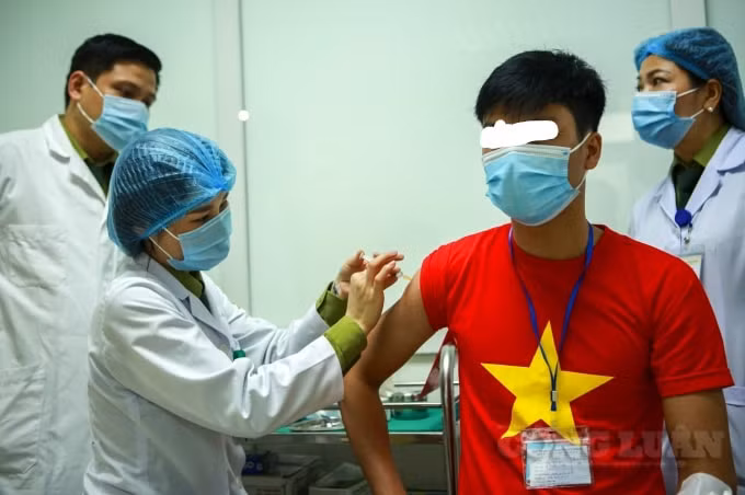 Chủ trương hiện nay sẽ đẩy mạnh sản xuất vắc xin COVID -19 trong nước để chủ động việc cung ứng phòng chống dịch (ảnh Quang Hùng).