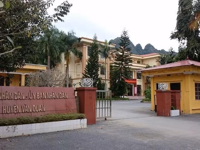 Trụ sở UBND huyện Văn Quan