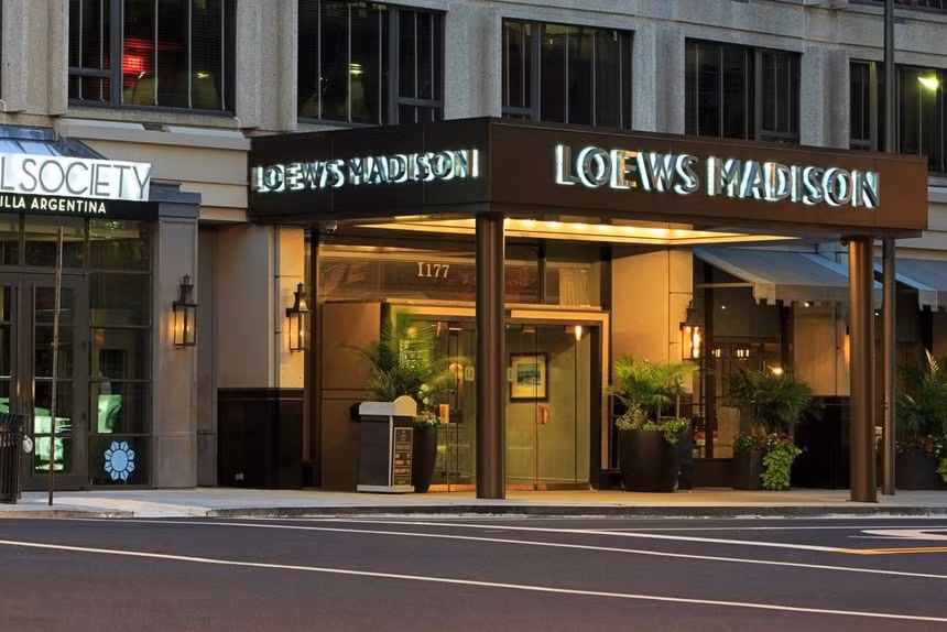 Hình ảnh khách sạn Loews Madison tại Washington DC được đặt phòng phục vụ lễ nhậm chức của ông Donald Trump vào năm 2017. Ảnh: Getty.
