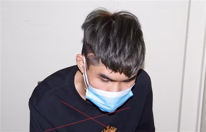 Hùng tại cơ quan công an. Ảnh: CAHN