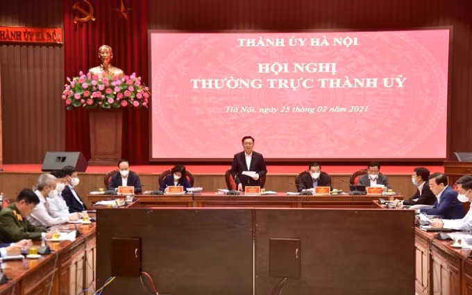 Bí thư Thành ủy Vương Đình Huệ phát biểu tại cuộc họp