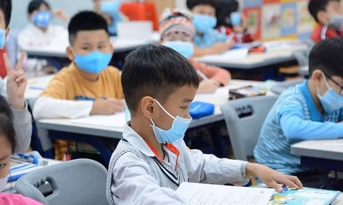 Hà Nội yêu cầu các nhà trường hoàn thành công tác khử khuẩn, vệ sinh để đón học sinh đi học trở lại trước ngày 1/3 (ảnh TL).