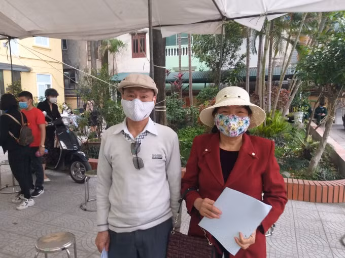 Hai vợ chồng ông Bùi Thế Biên ở Thái Bình (ảnh Trinh Phúc).